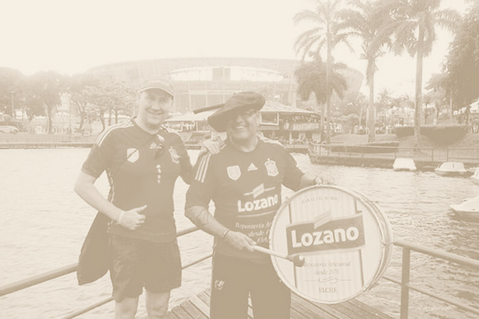 Lozano apoya la aventura de ‘Juan el del bombo’ en el Mundial Brasil